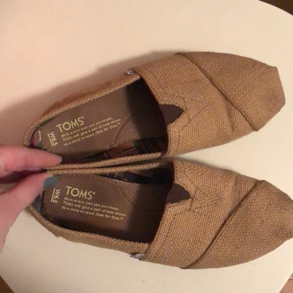 Toms - Picture 2 of 3